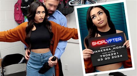 Vanessa Moon – Shoplyfter .